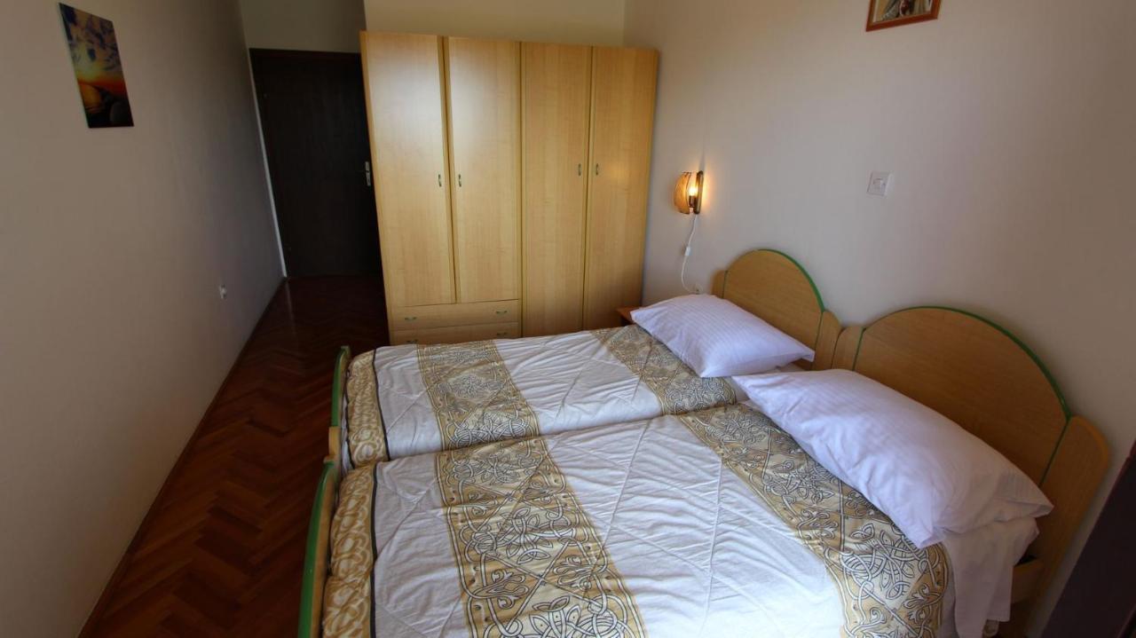Apartments And Rooms Jelka Малинска Экстерьер фото