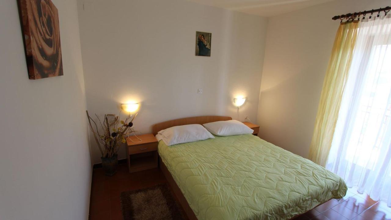 Apartments And Rooms Jelka Малинска Экстерьер фото