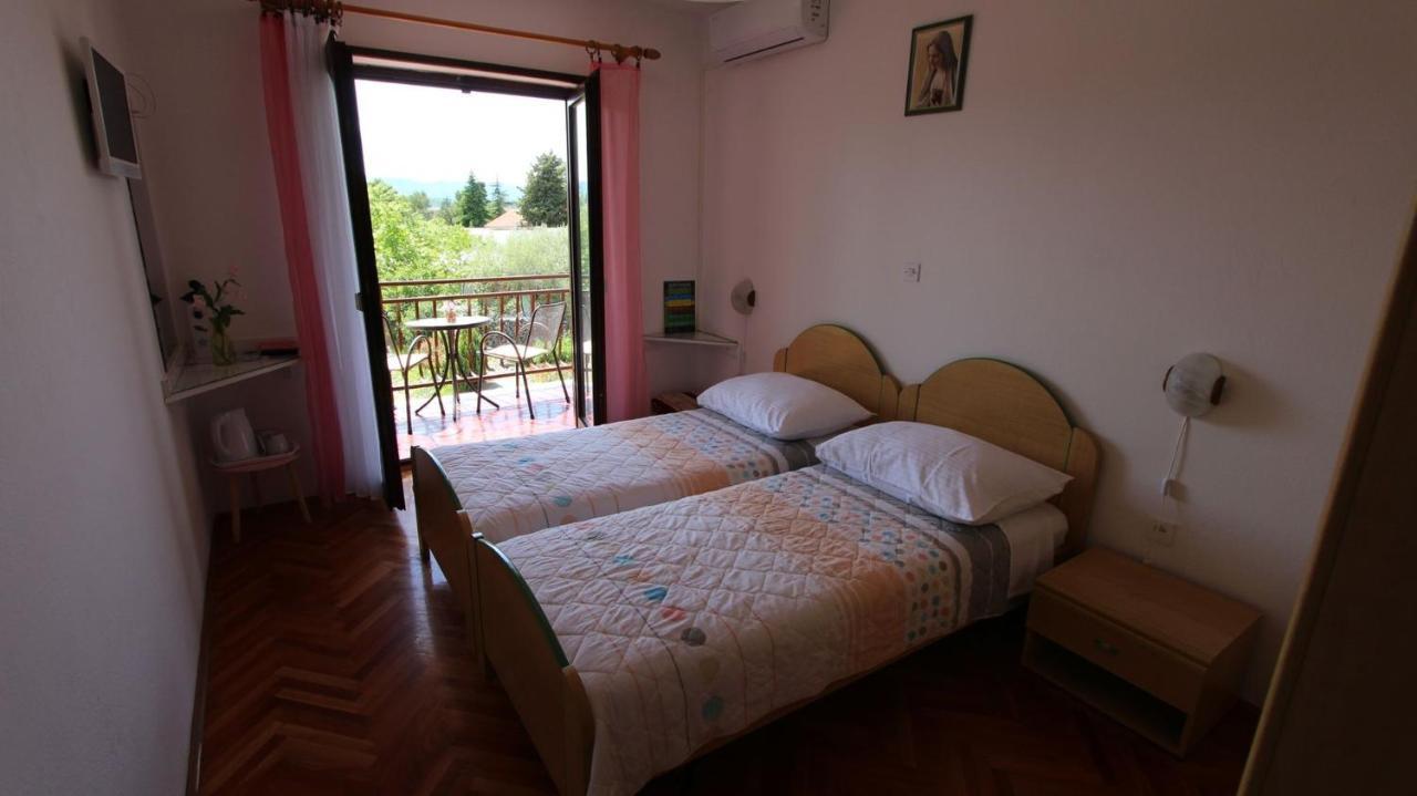 Apartments And Rooms Jelka Малинска Экстерьер фото